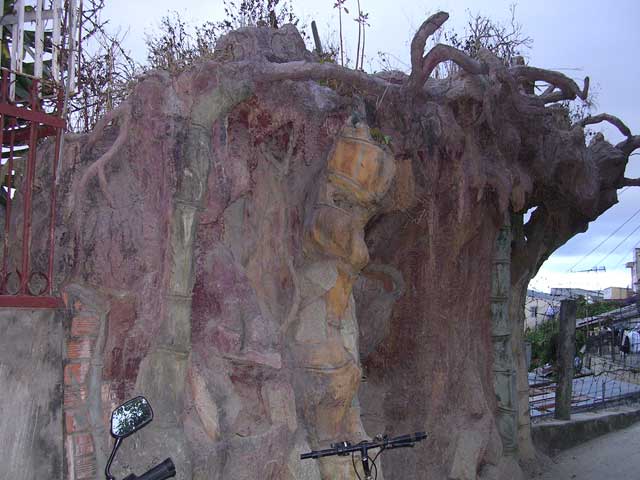 Approaching a very strange house while searching for the Stop & Go Café