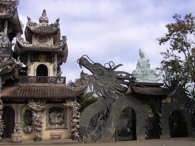 The big dragon gate into the side garden