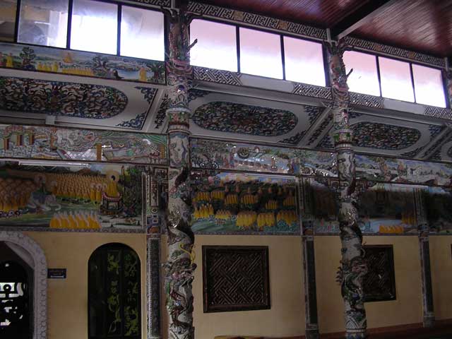 Another view of the side aisle