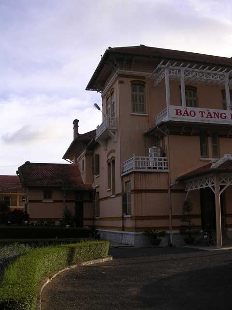 Approaching up the drive