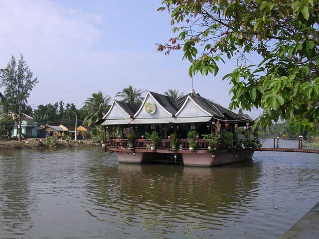 A floating restaurant on the Thu Bon river