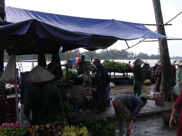 The market overspills down to the waterside