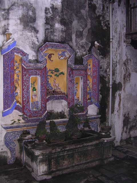 Ceramic mosaic in the courtyard of the Museum of Trading Ceramics