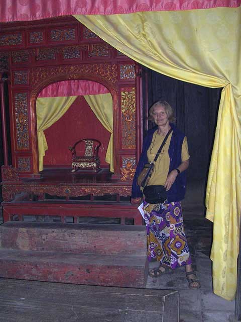 Mary beside the Queen Mother's throne - yes, really