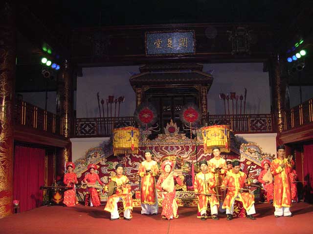 The musicians for a better 'traditional' performance at the Hué Theatre of Royal Arts, Vietnam