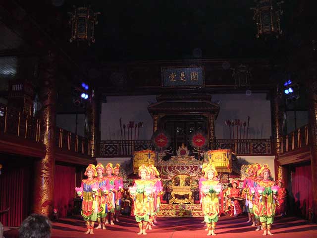 Getting set to make some interesting shapes with those lanterns