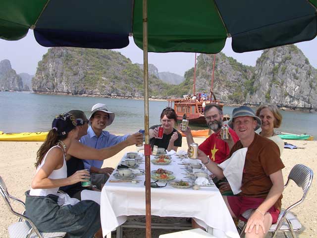 Lunch - clockwise from L: Emma, Jason, Ngoc (the guide), Walli, Chris, Mary, Tim