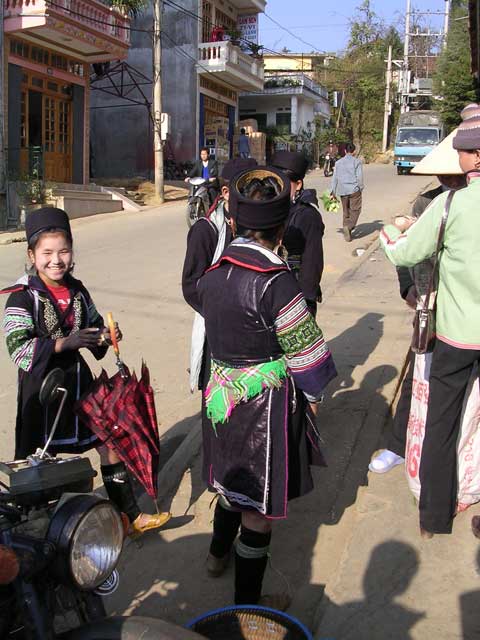 More H'mong - note how the hats don't actually cover the head.