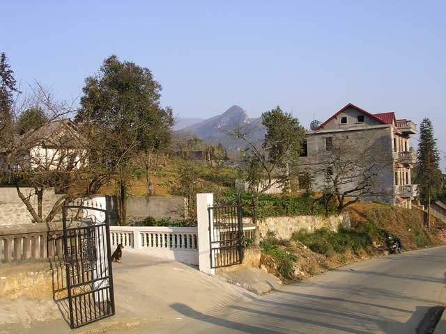 That <em>might</em> be the wonderfully named Mount Fansipan behind there.