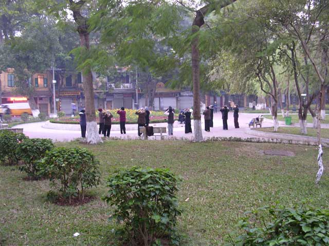 Vietnam: Hanoi - Hoan Kiem Lake: morning exercises