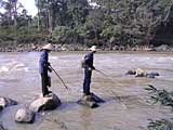 Fishing by electric shock in the Central Highlands