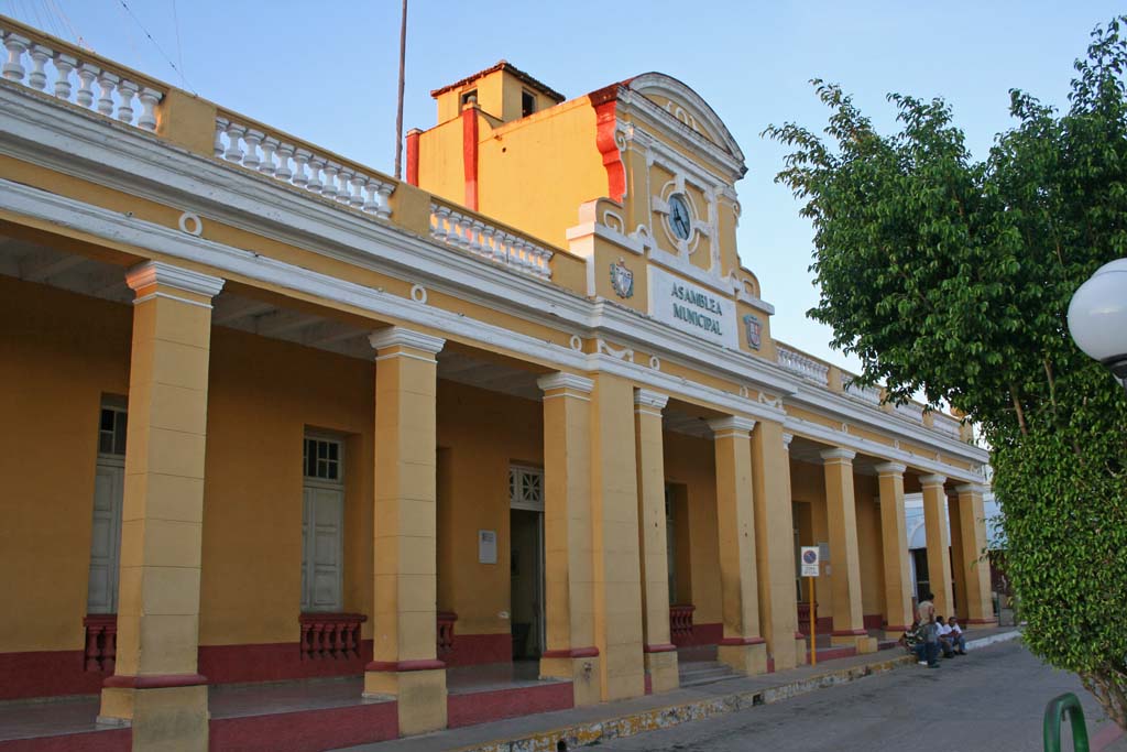 The Municipal Assembly building, which takes up one side of the park.