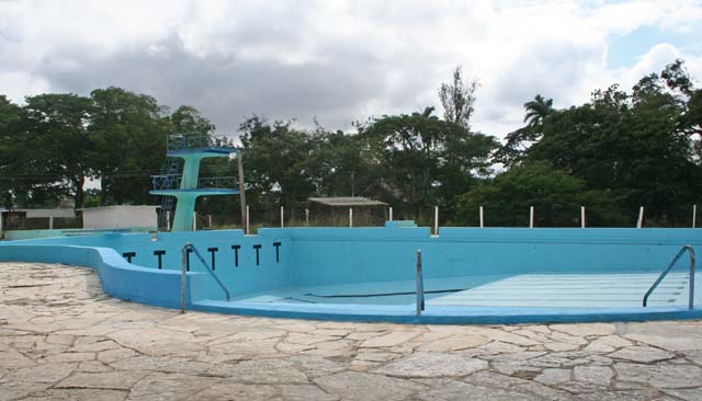 An empty swimming pool.