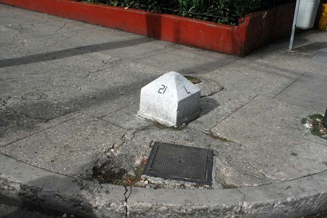 This is how the streets are labelled in Vedado. This is the junction of Calle L and Calle 21.