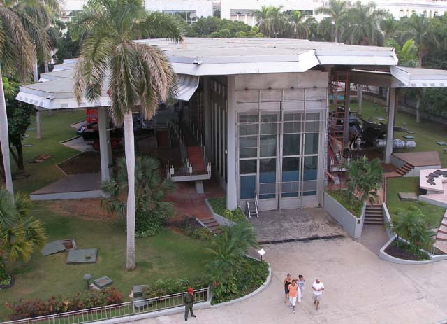 The pavilion containing the real Granma.